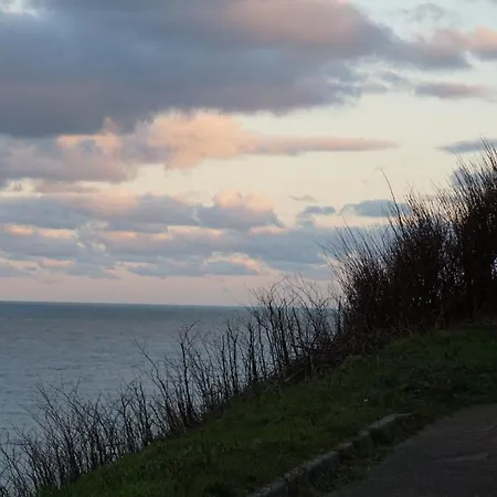 Les Falaises